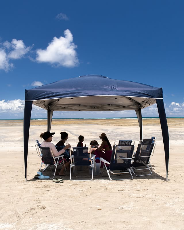 Um pé na areia só seu
